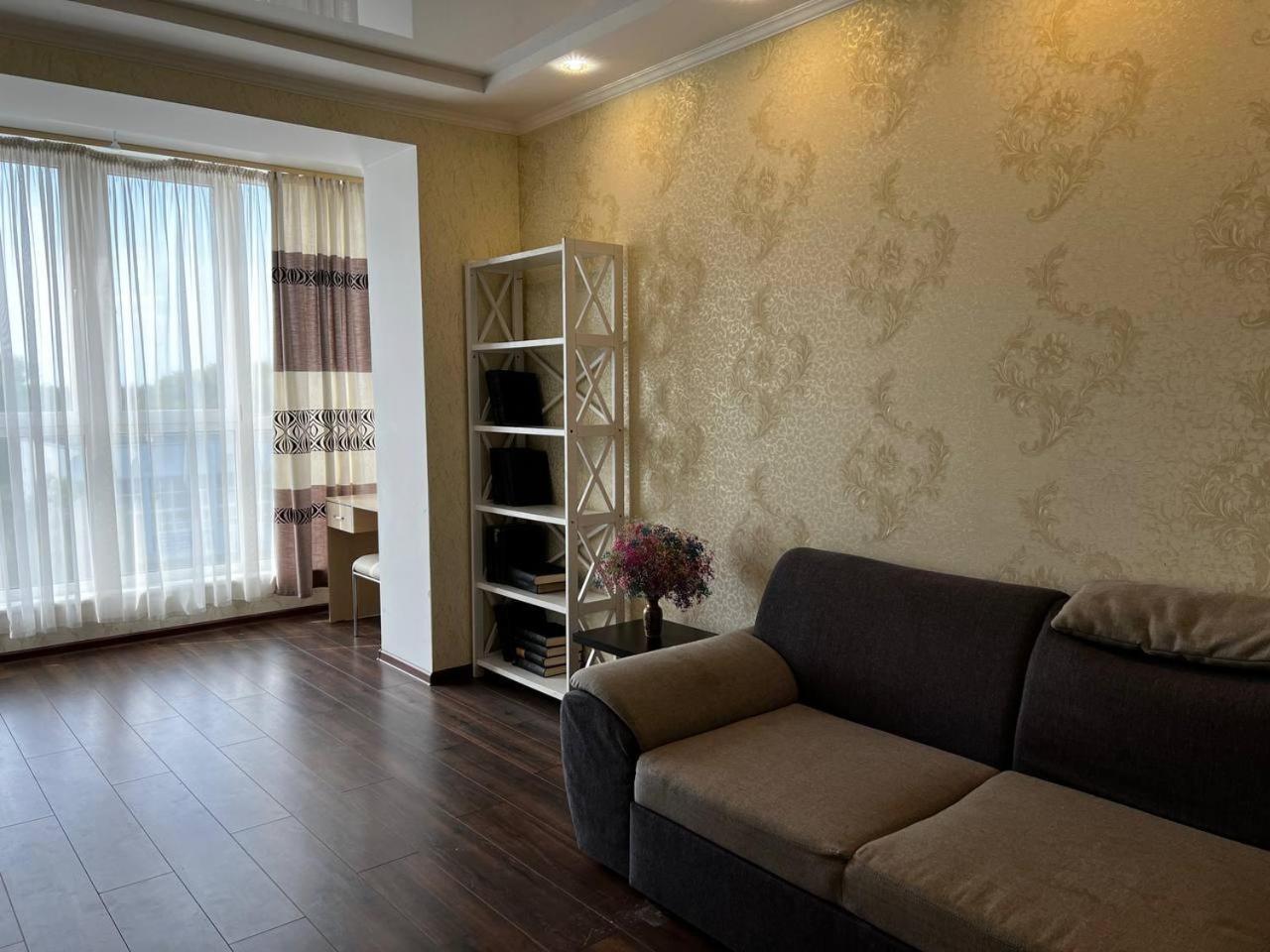 Chernigov City Apartments Na Peremohy Buitenkant foto