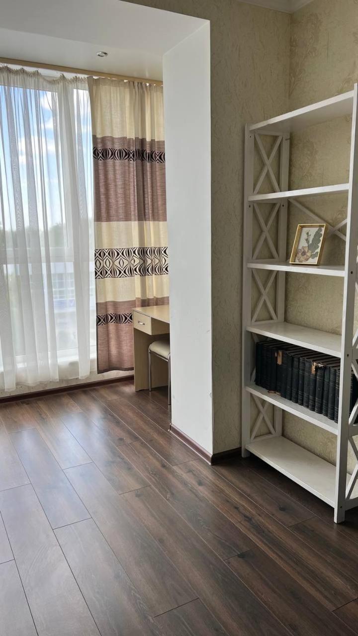 Chernigov City Apartments Na Peremohy Buitenkant foto