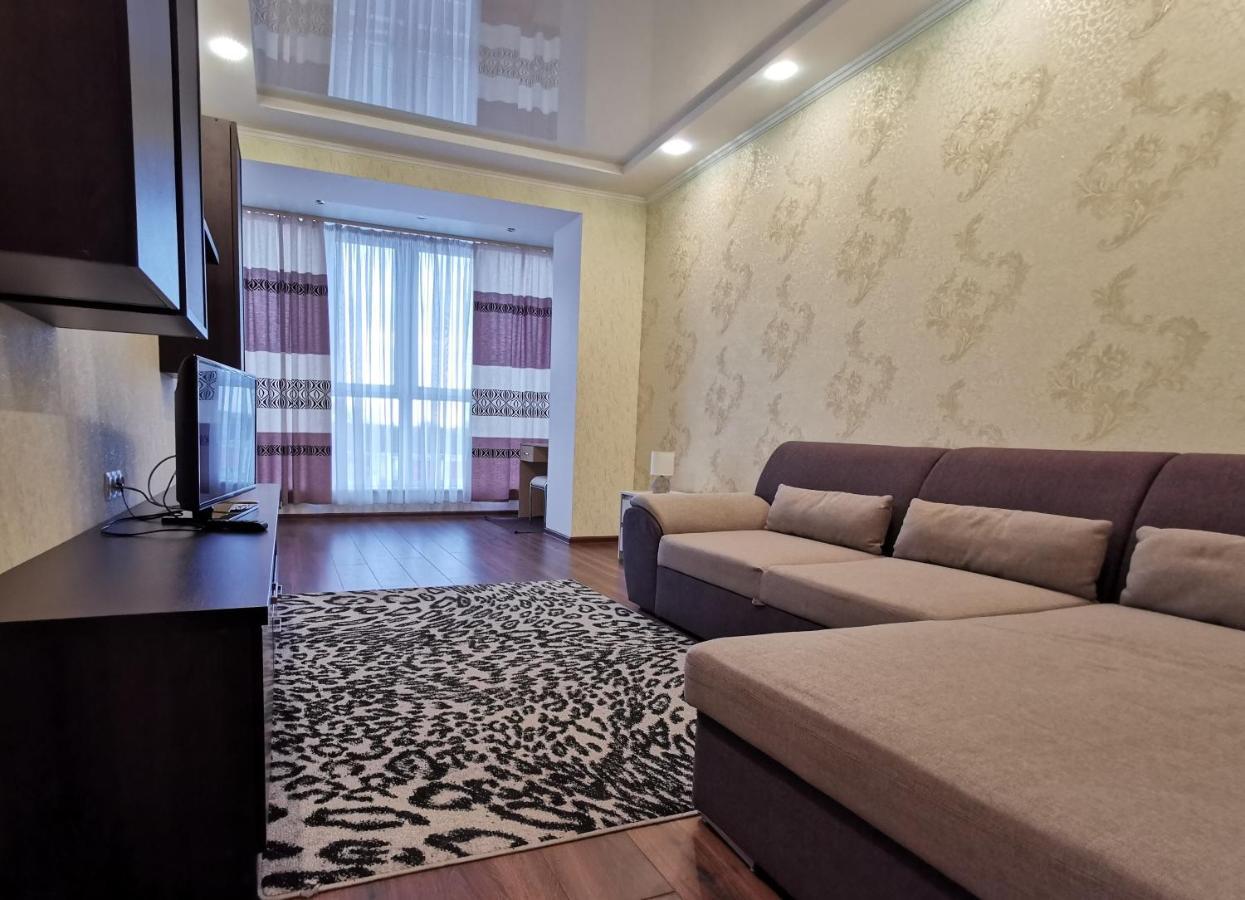 Chernigov City Apartments Na Peremohy Buitenkant foto