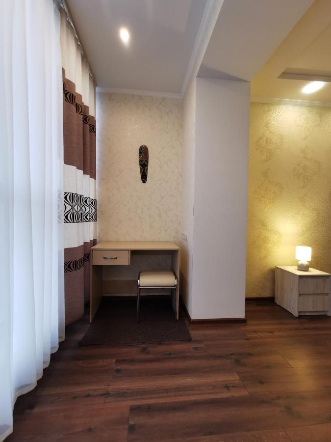Chernigov City Apartments Na Peremohy Buitenkant foto